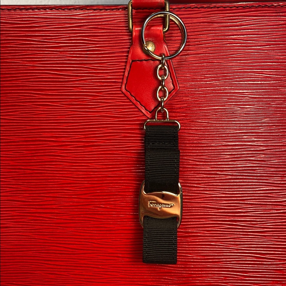 Salvatore Ferragamo Vara Bow Key Chain In Black